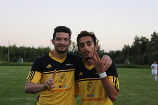 två av de spelare som lämnar Horda. tv Elnes Hajrovic och th Arman Ashtiani